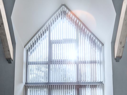 L02-erfal-lamellenvorhang-senkrechtfenster-sonderform