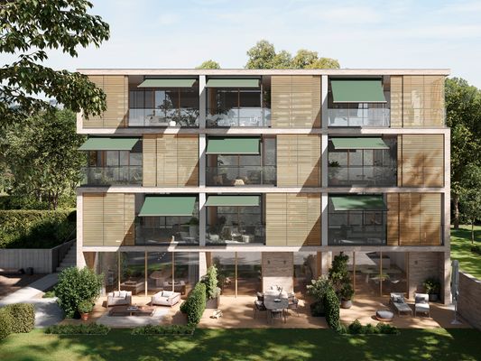 Mehrfamilienhaus mit mehreren Balkonen, die mit einer Klemmmarkise markilux 900 ausgestattet sind.