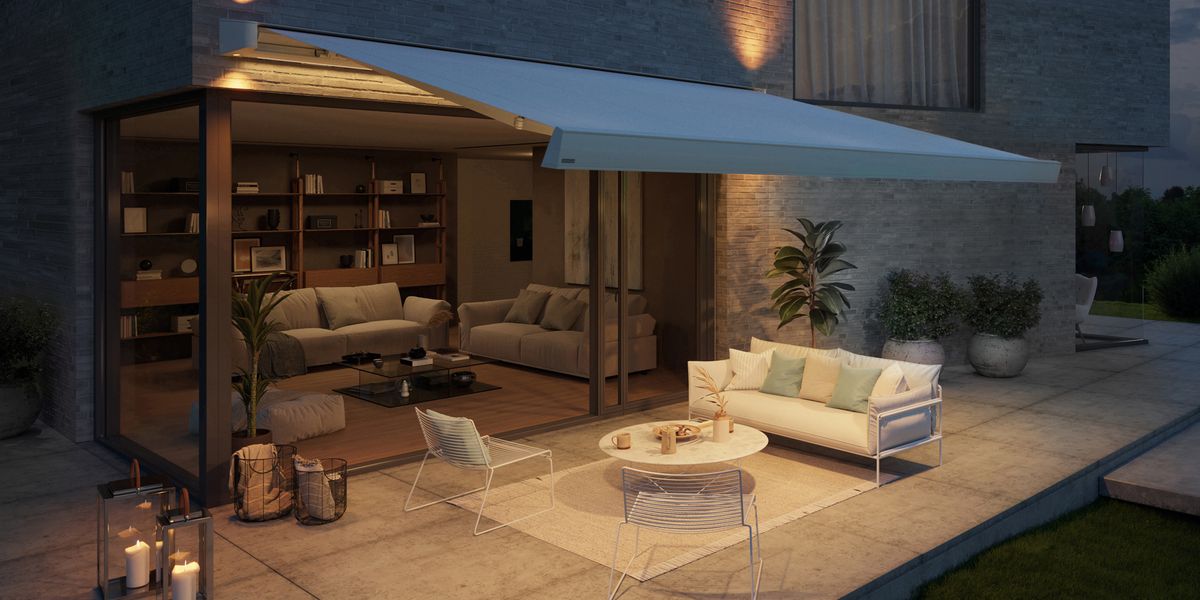 markilux MX-4 in weiß mit weißem Tuch und bunter Beleuchtung in der Markise