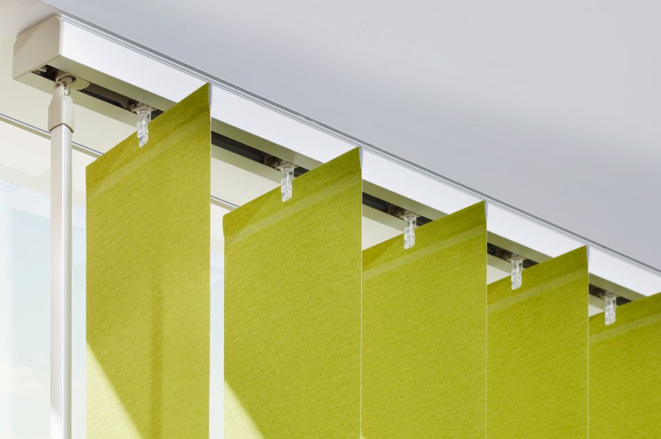 Detailbild eines erfal Lamellenvorhangs.