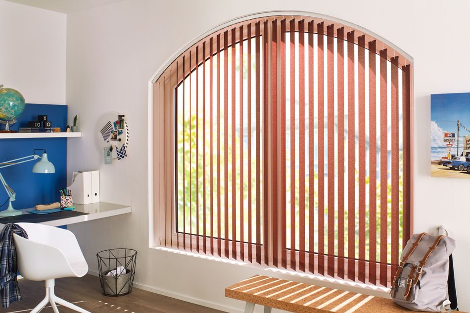 Lamellenvorhänge Senkrechtfenster Sonderform Kinderzimmer_Halbtotale_2.jpg