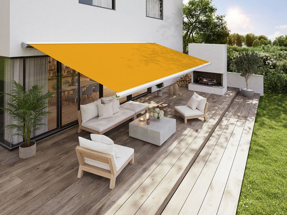 markilux mx-6000 in weiß mit orangenem Tuch über einer Terrasse