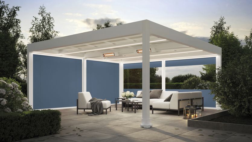 Weißes markilux markant mit Wärmestrahlern, Beleuchtung und markilux format an den Seiten.